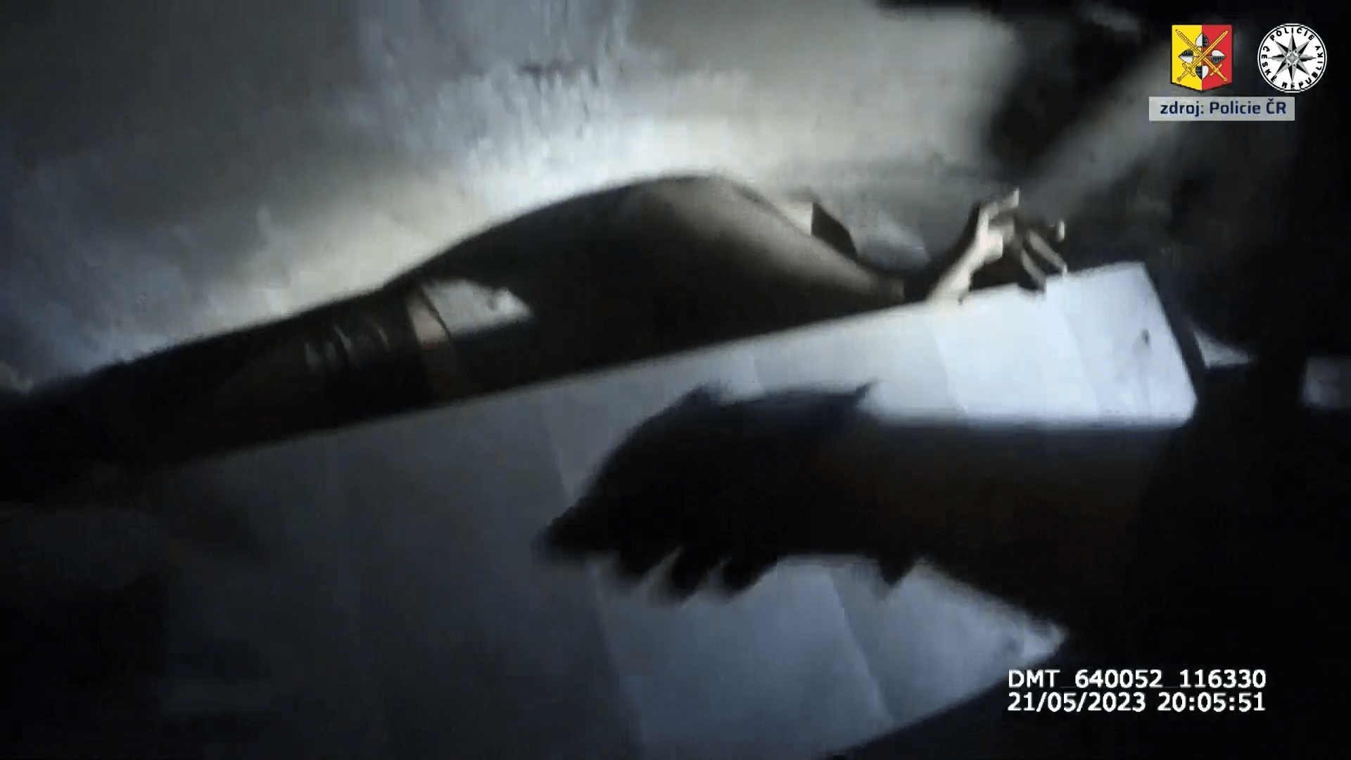 Hledaný vězeň uvízl ve vzduchotechnice v pražském metru