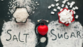 Cukr vs. sůl a vztah ke kardiovaskulárnímu zdraví. Co je větší nepřítel? 