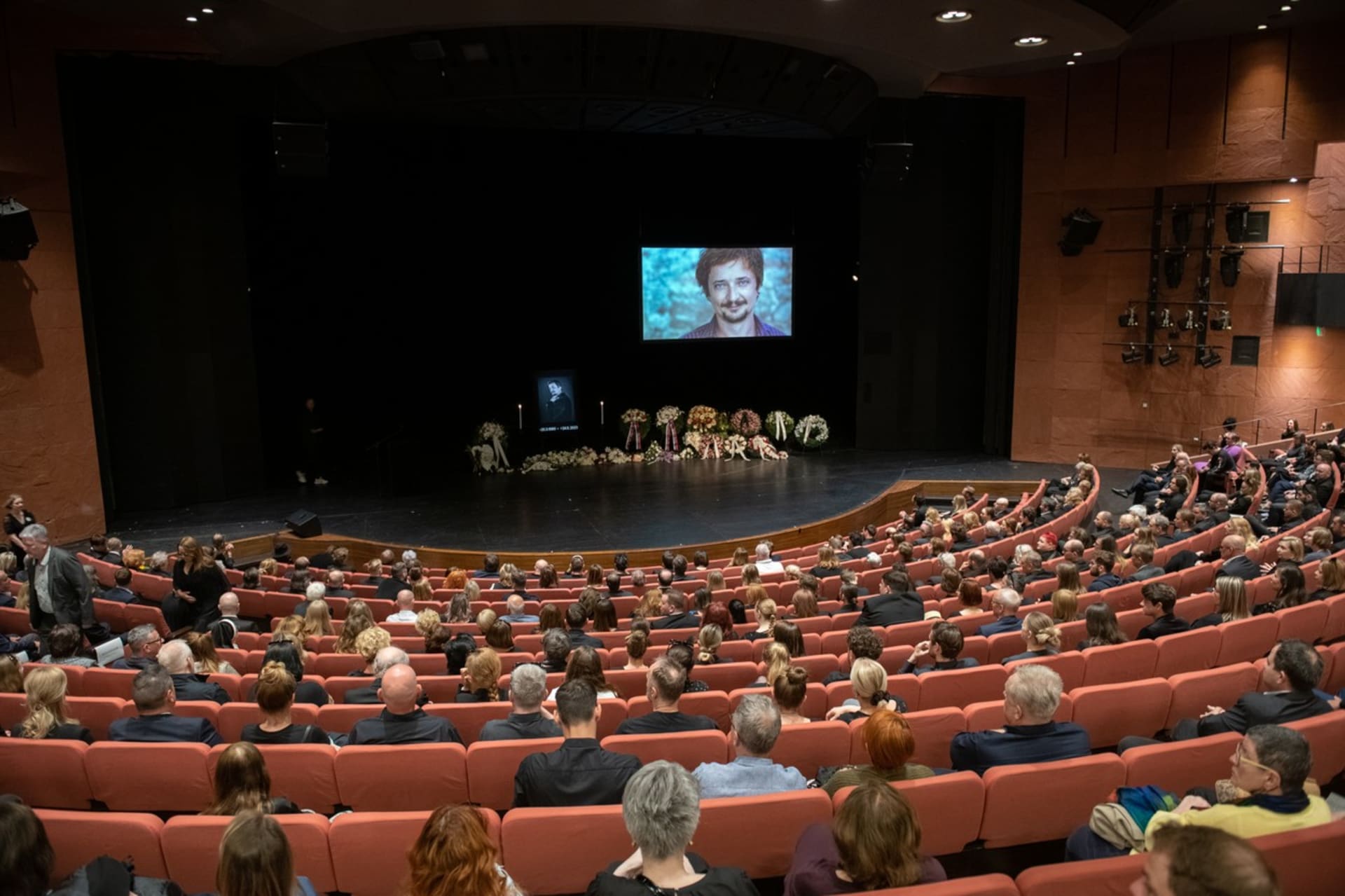Poslední rozloučení s Heribanem se konalo ve Slovenském národním divadle v Bratislavě.