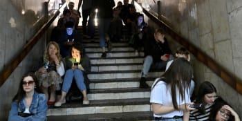 Noční poplach a útěk do krytů: Nálety hlásila ukrajinská metropole Kyjev i ruský Kursk 