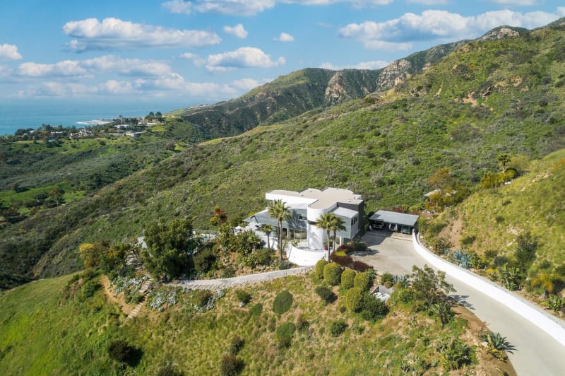 Dům z filmu The Canyons, ve kterém si zahrála Lindsay Lohan, najdete v Malibu v Kalifornii.