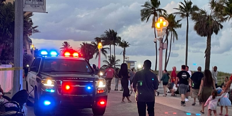 Devět zraněných si vyžádala střelba na plážové promenádě na Floridě.