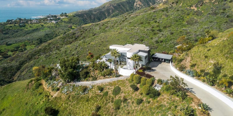 Dům z filmu The Canyons, ve kterém si zahrála Lindsay Lohan, najdete v Malibu v Kalifornii.
