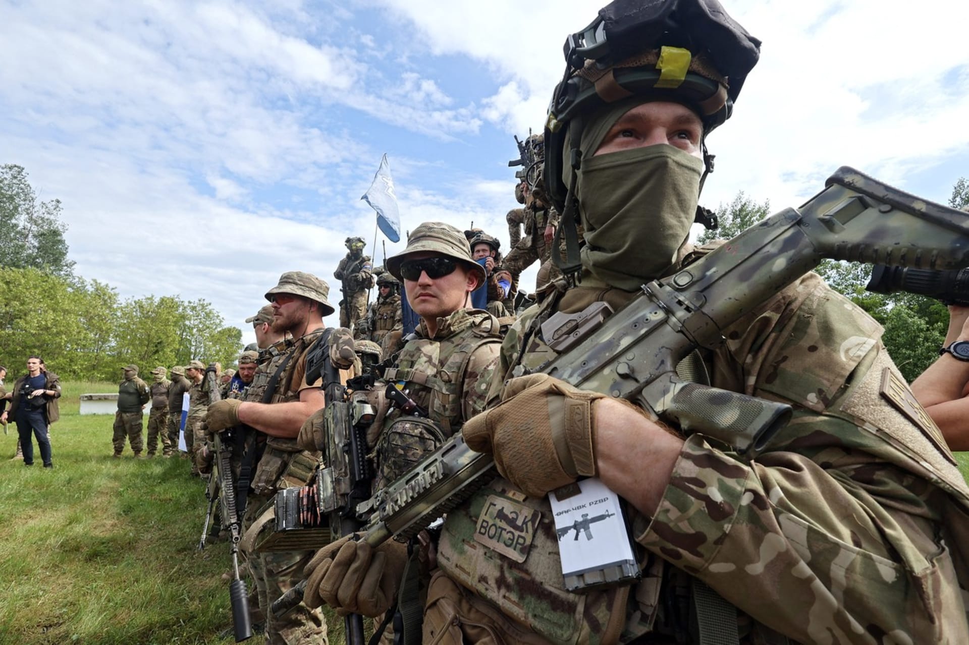 Ozbrojenci z Legie Svobodné Rusko se staví proti vládě prezidenta Vladimira Putina. Bojovali po boku Ukrajinců a nyní se pokoušejí o partyzánské akce přímo uvnitř Ruska.