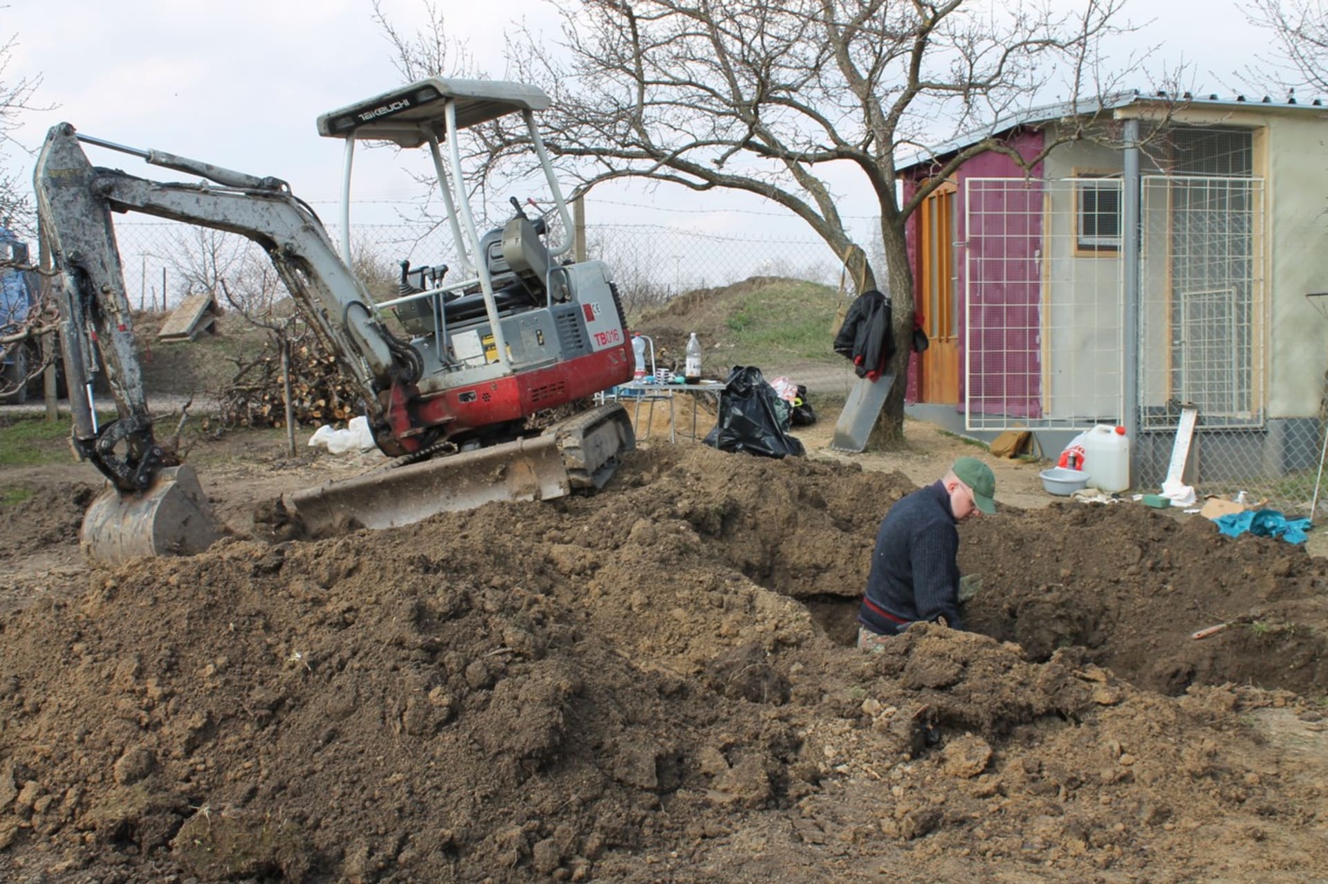 Archeologové objevili Knispelův hrob v roce 2013