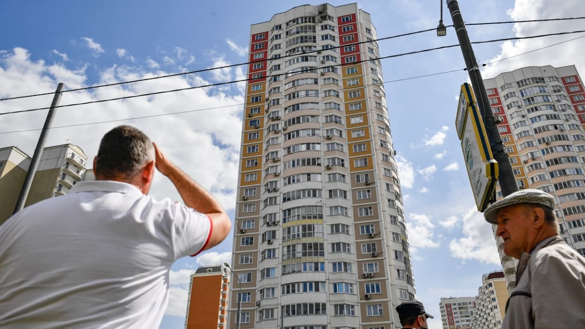 Jeden ze zasazenych domu v Moskve (30. 5. 2023)