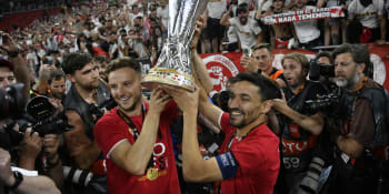 Finálové drama v Evropské lize. Sevilla opět slaví, o jejím triumfu rozhodly až penalty