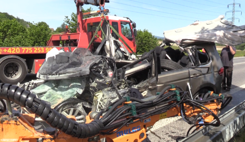 Na Liberecku zemřel řidič osobního auta po střetu s vozidlem údržby