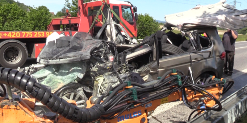 Na Liberecku zemřel řidič osobního auta po střetu s vozidlem údržby