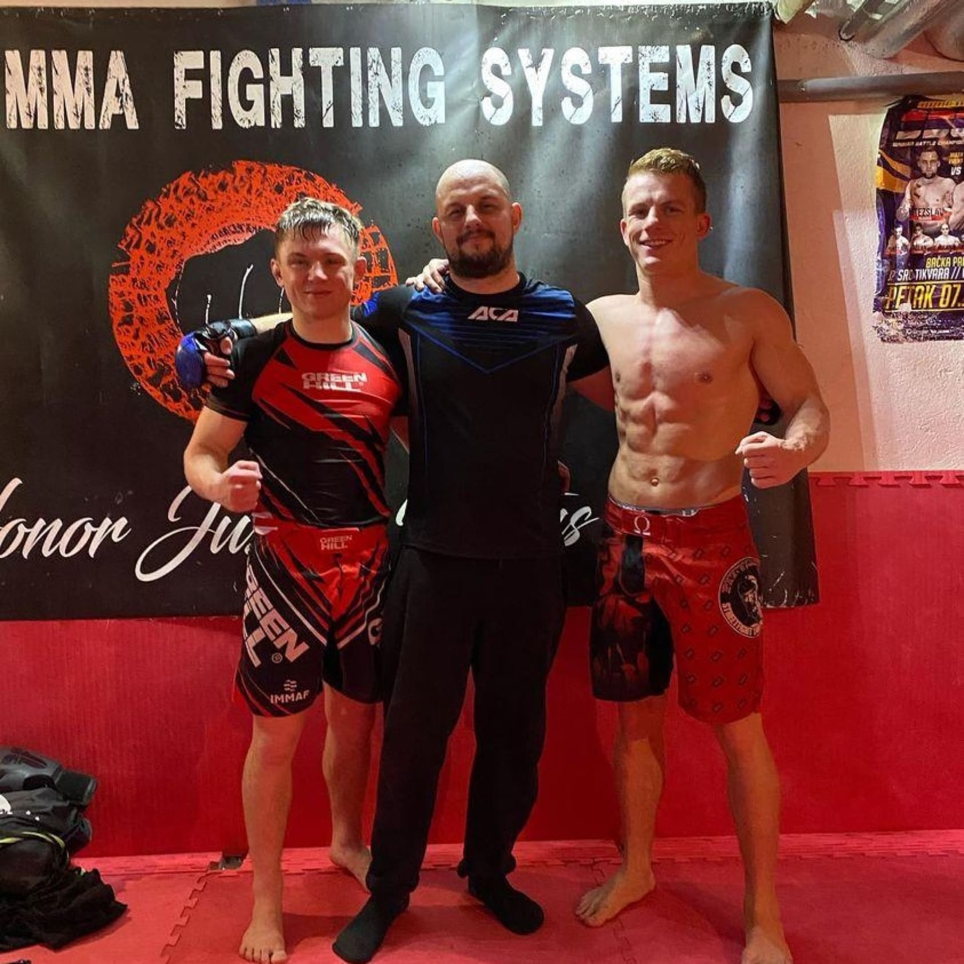 Respektovaný MMA rozhodčí a trenér Jakub Müller (uprostřed)