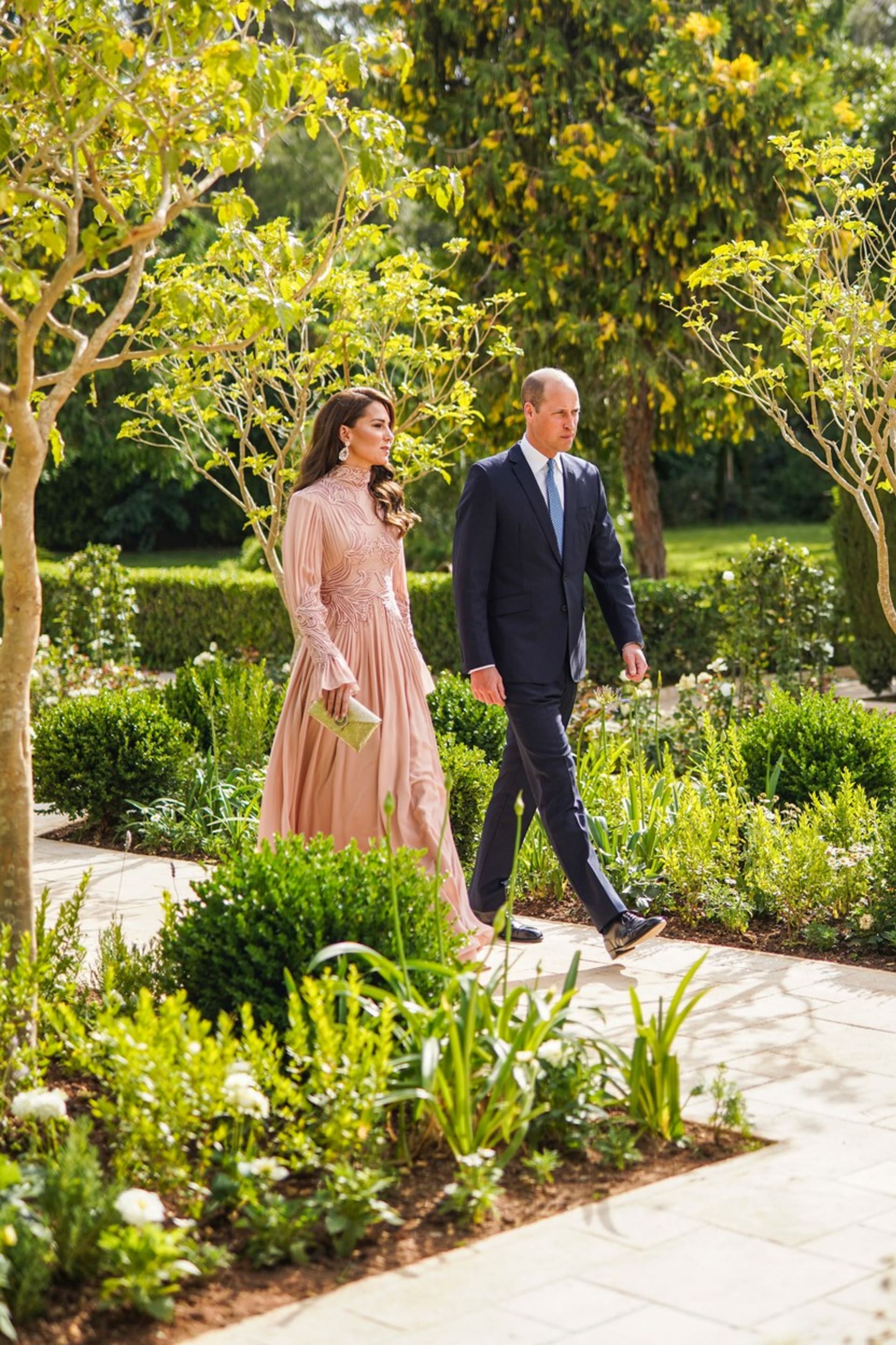 Na svatbu dorazil i britský korunní princ William a manželkou Kate.