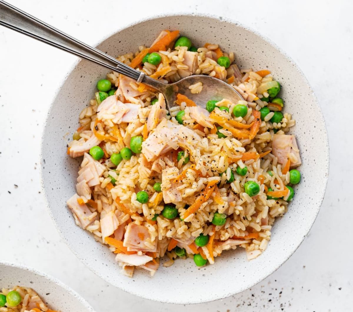 Jíme zdravě: Rizoto z celozrnné rýže s kuřecí šunkou a hráškem