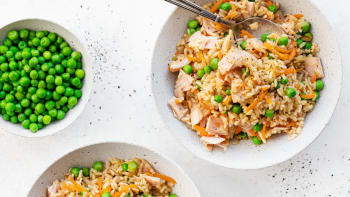 Jíme zdravě: Rizoto z celozrnné rýže s kuřecí šunkou a hráškem 