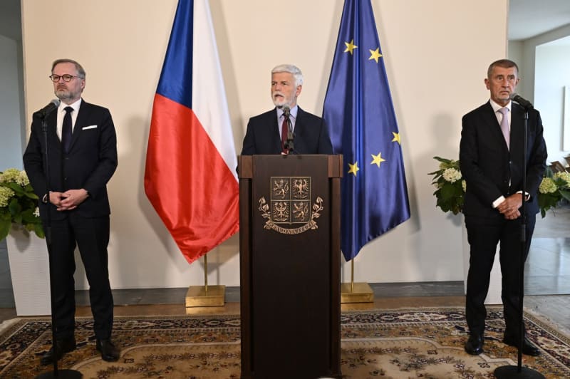 Páteční setkání prezidenta Petra Pavla s premiérem Petrem Fialou a předsedou ANO Andrejem Babišem