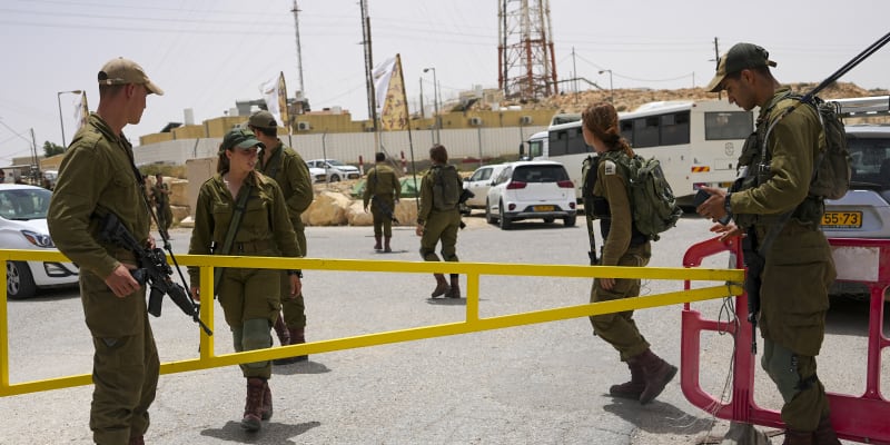 Egyptský policista zastřelil na jihu Izraele tři izraelské vojáky.