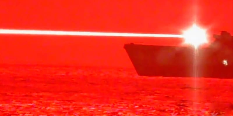 Záběr z použití laserové zbraně v akci