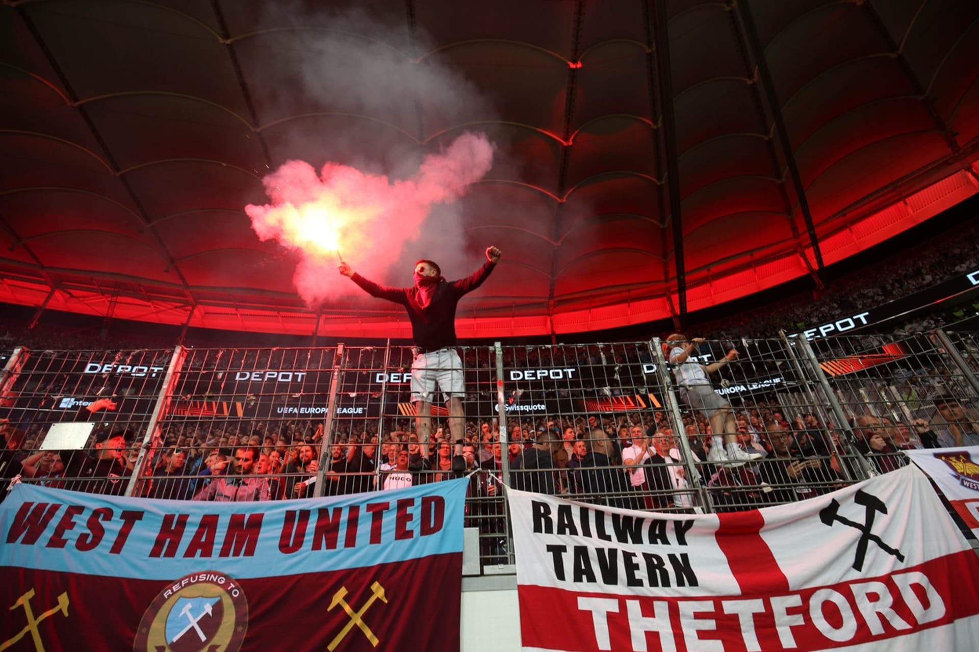 Fanoušci West Hamu dokáží při zápasech udělat skvělou atmosféru.