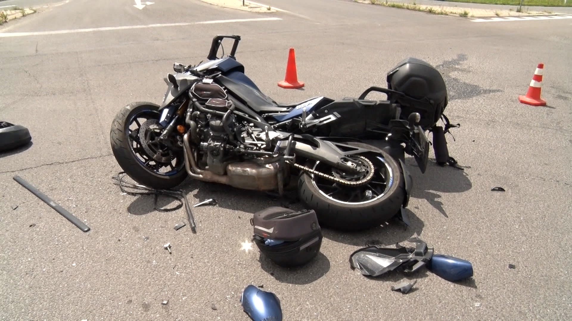 Nejhorší zranění utrpěla spolujezdkyně na motorce (3. 6. 2023).