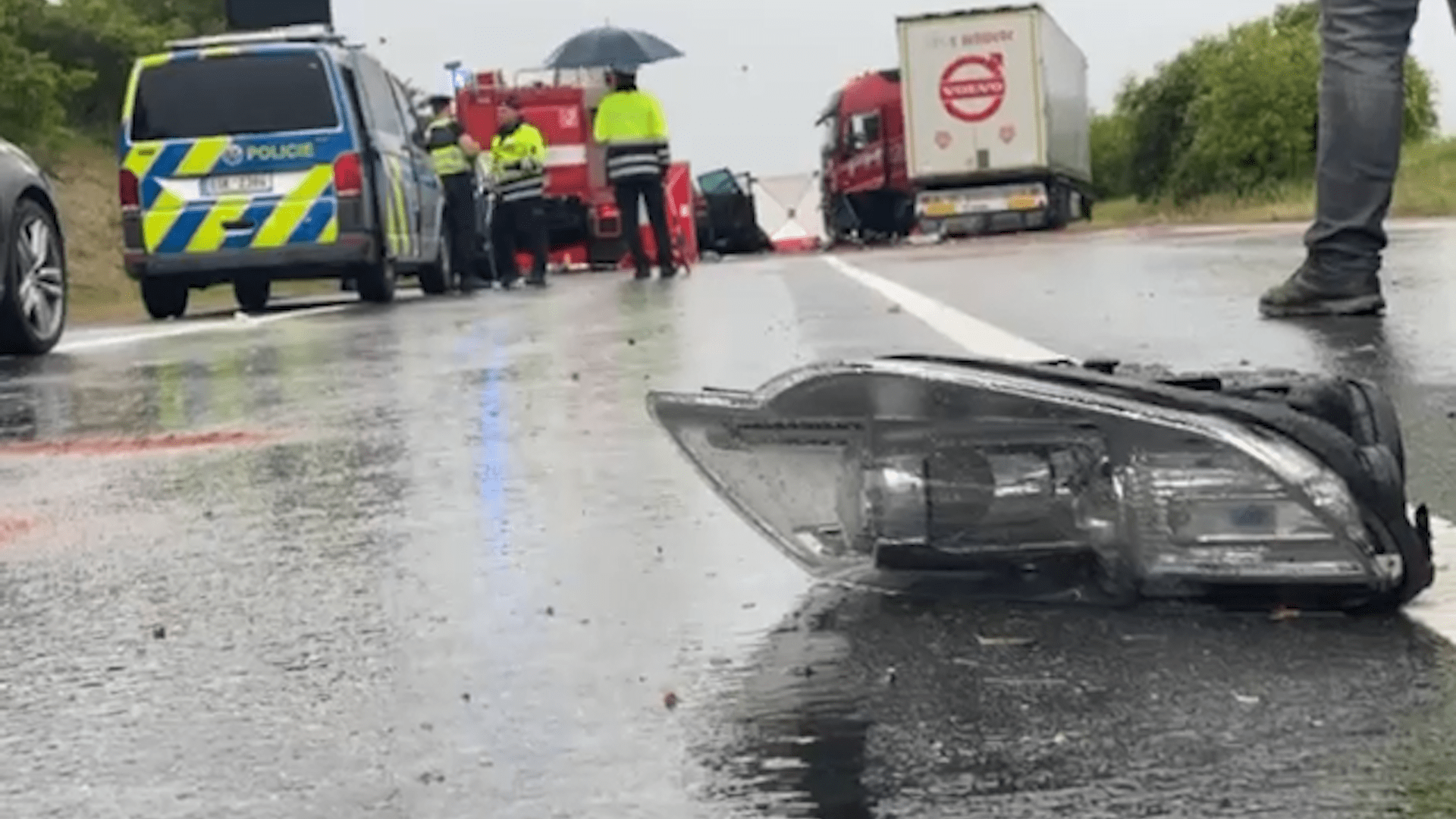 Při nehodě na silnici u Slaného na Kladensku zemřeli dva lidé.