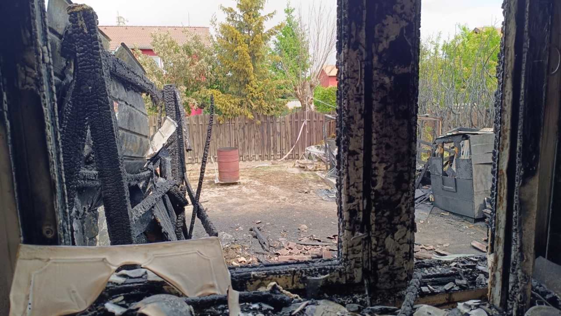U požáru v Ohrazenici zasahovaly čtyři jednotky hasičů.
