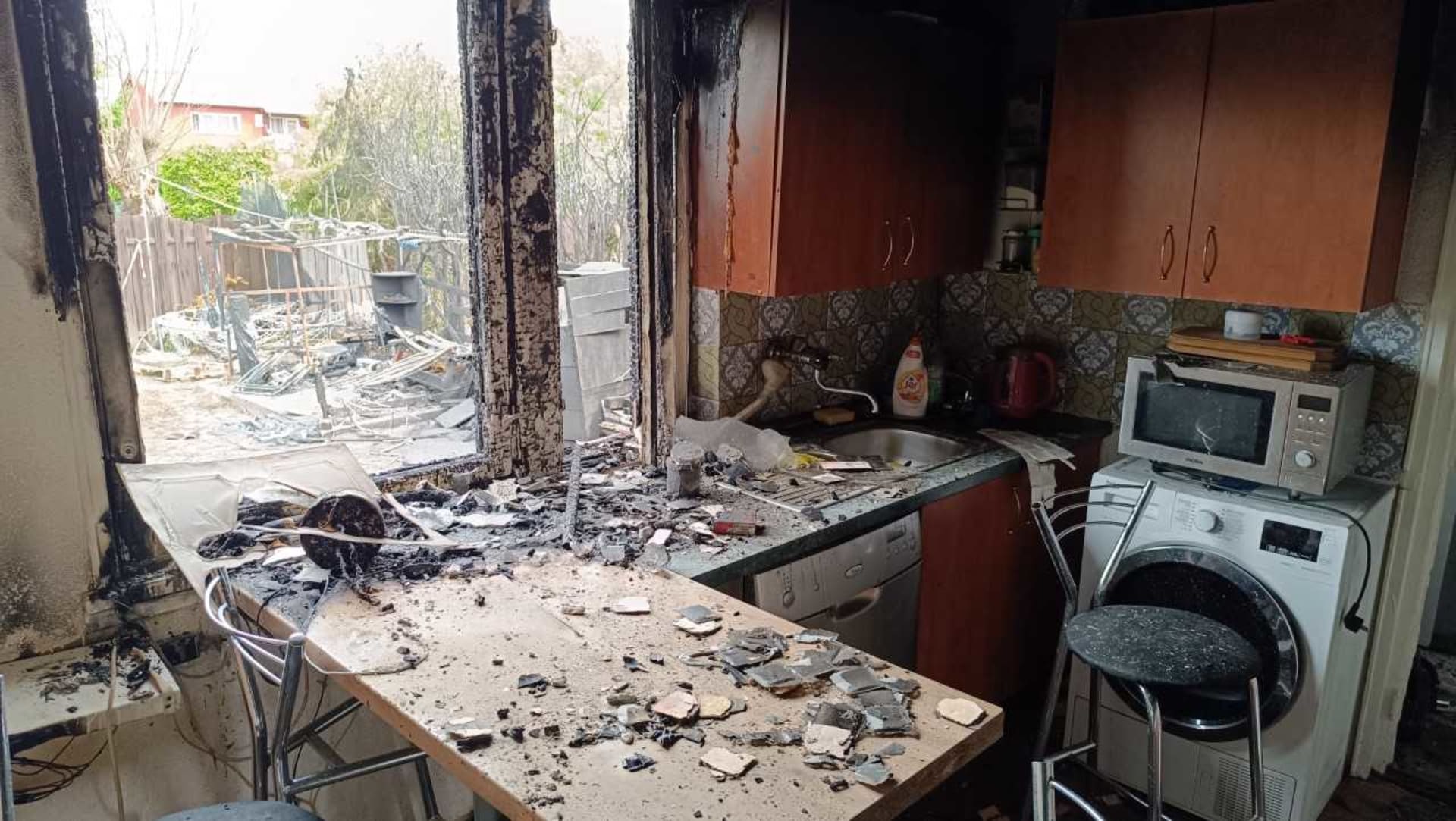 V místní části Ohrazenice hořel v neděli v podvečer dům finského typu.