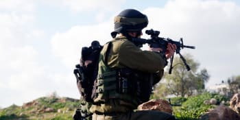 Palestinský chlapec postřelený izraelskými vojáky zemřel. Incident vyšetřuje armáda