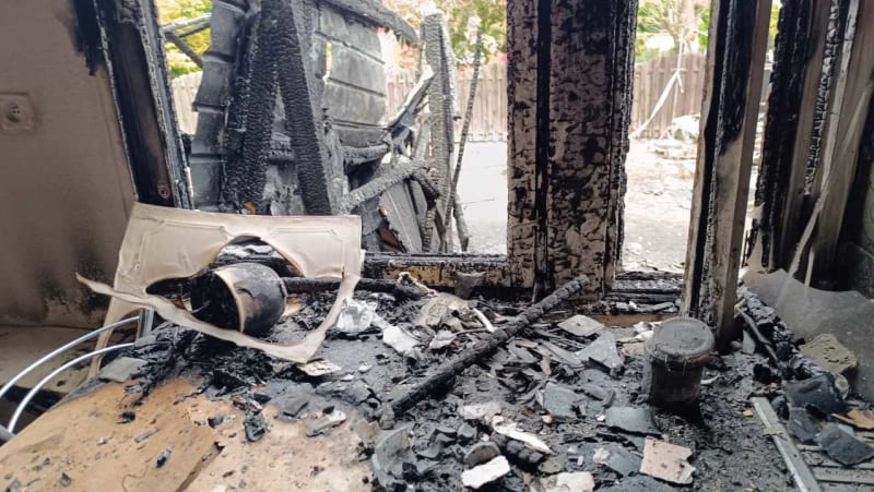 V místní části Ohrazenice hořel v neděli v podvečer dům finského typu, škoda dosáhla podle odhadů pěti milionů korun.