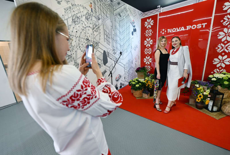 Ukrajinská doručovací skupina Nova Pošta otevřela první pobočku v Praze.
