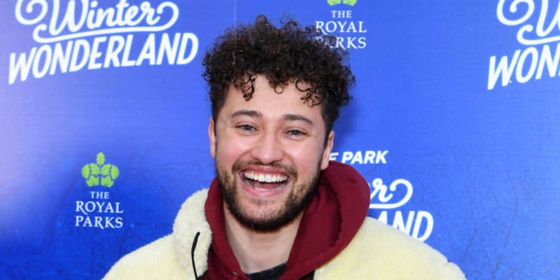 V roce 2017 vyhrál se svou kapelou čtrnáctou sérii X Factoru.