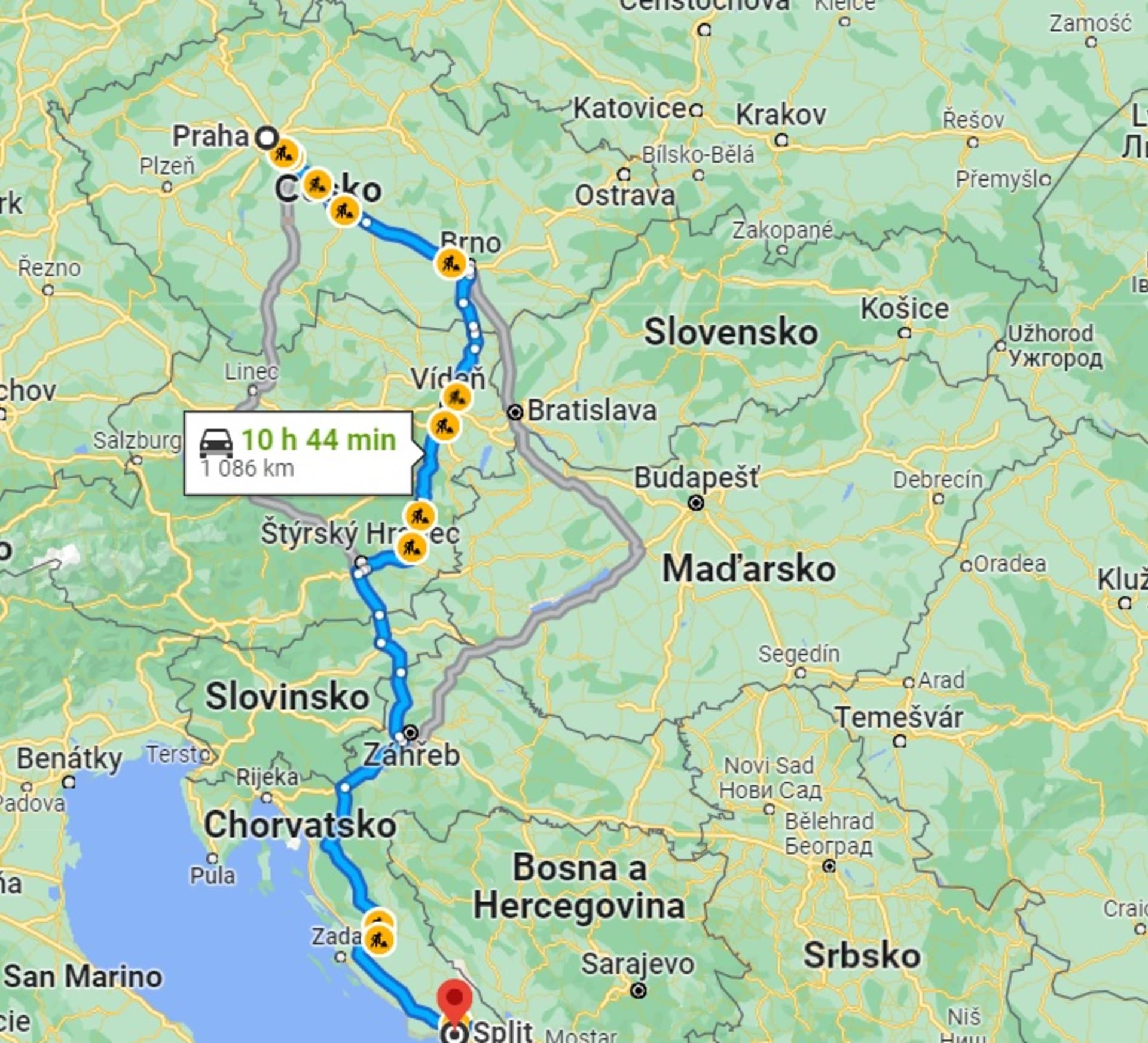 Možné trasy z Prahy se shodují s celou západní částí republiky. Na výběr jsou hned tři. Obyvatelé západních Čech mohou alternativně volit i cestu přes Německo.