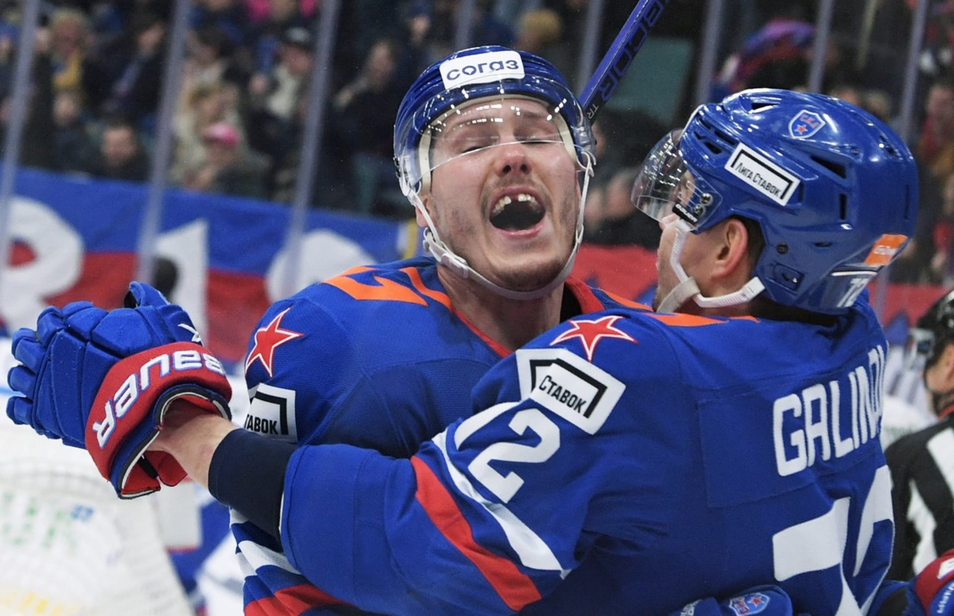 Český hokejista ruského původu Dmitrij Jaškin se rozhodl pokračovat v KHL i přes válku na Ukrajině.
