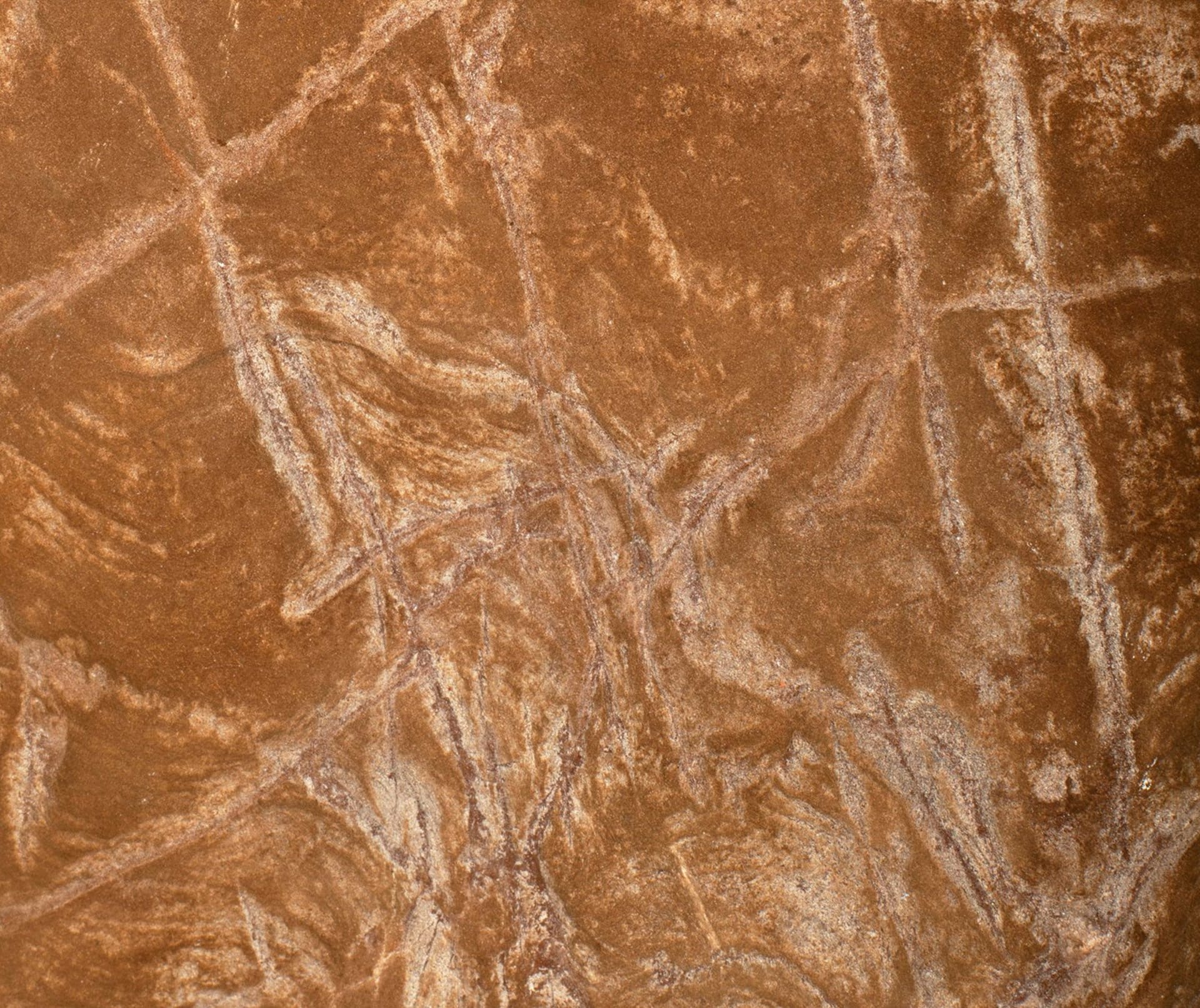 Některé z rytin odhalují známky zbloudilých čar a dokonce jejich vymazání, podobně jako se písek používá k odstranění značek, než byla na vrcholu dokončena další řezba.