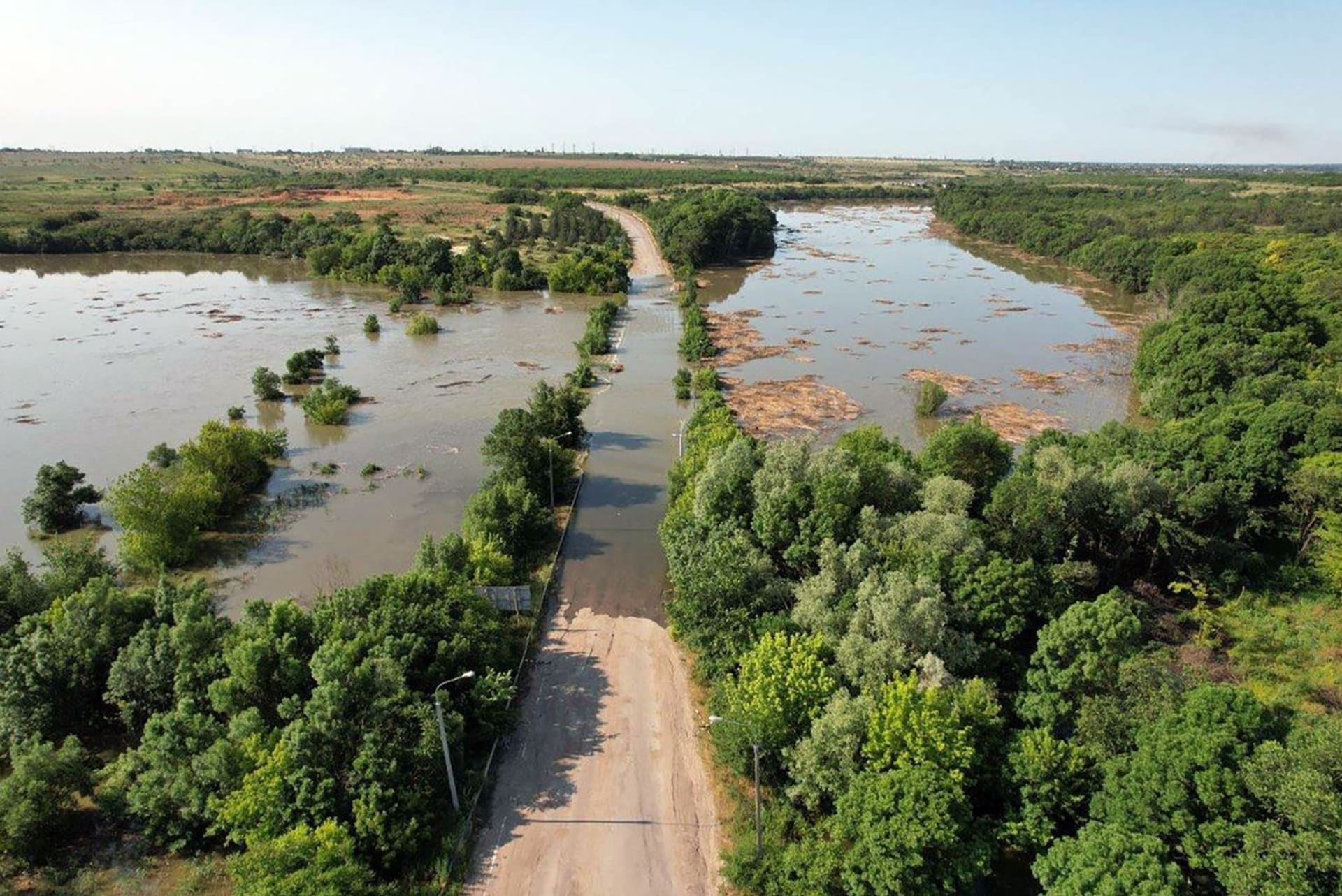 Zaplavy na Ukrajine po vyliti Kachovske prehrady (6. 6. 2023)