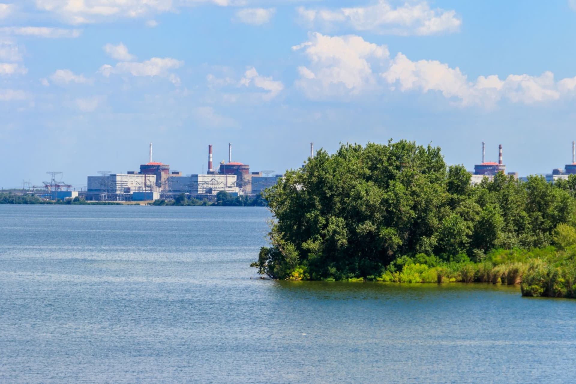 Záporožská jaderná elektrárna leží na řece Dněpr