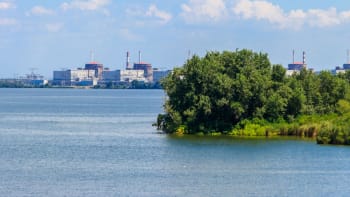 ON-LINE: Zničení Kachovské přehrady ohrožuje jadernou elektrárnu, varují ukrajinské úřady