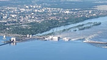 Rusové odpálili Kachovskou přehradu, tvrdí Ukrajinci. Hrozí záplavy, probíhá evakuace