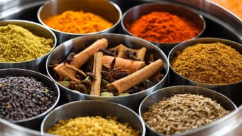 Prozkoumejte taje voňavé indické kuchyně. Základ tvoří koření, zelenina a luštěniny 