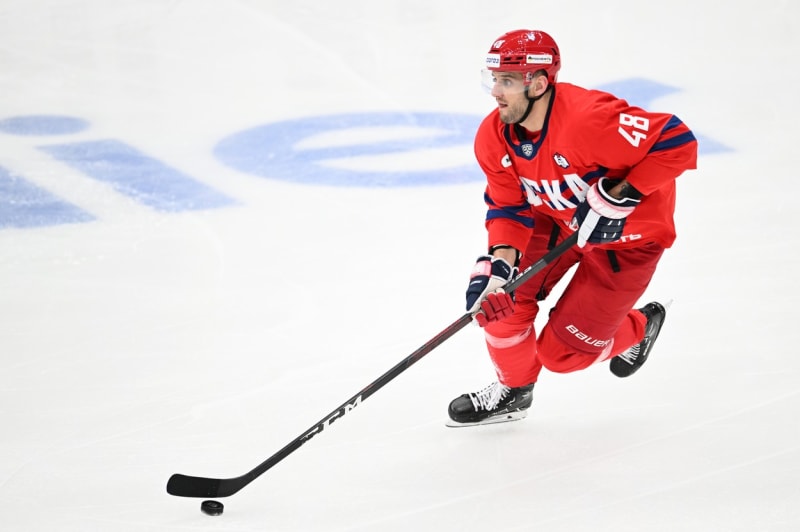 Slovenský obránce Christián Jaroš loni vyměnil NHL za KHL, kde si zahrál za Omsk a moskevský celek CSKA.