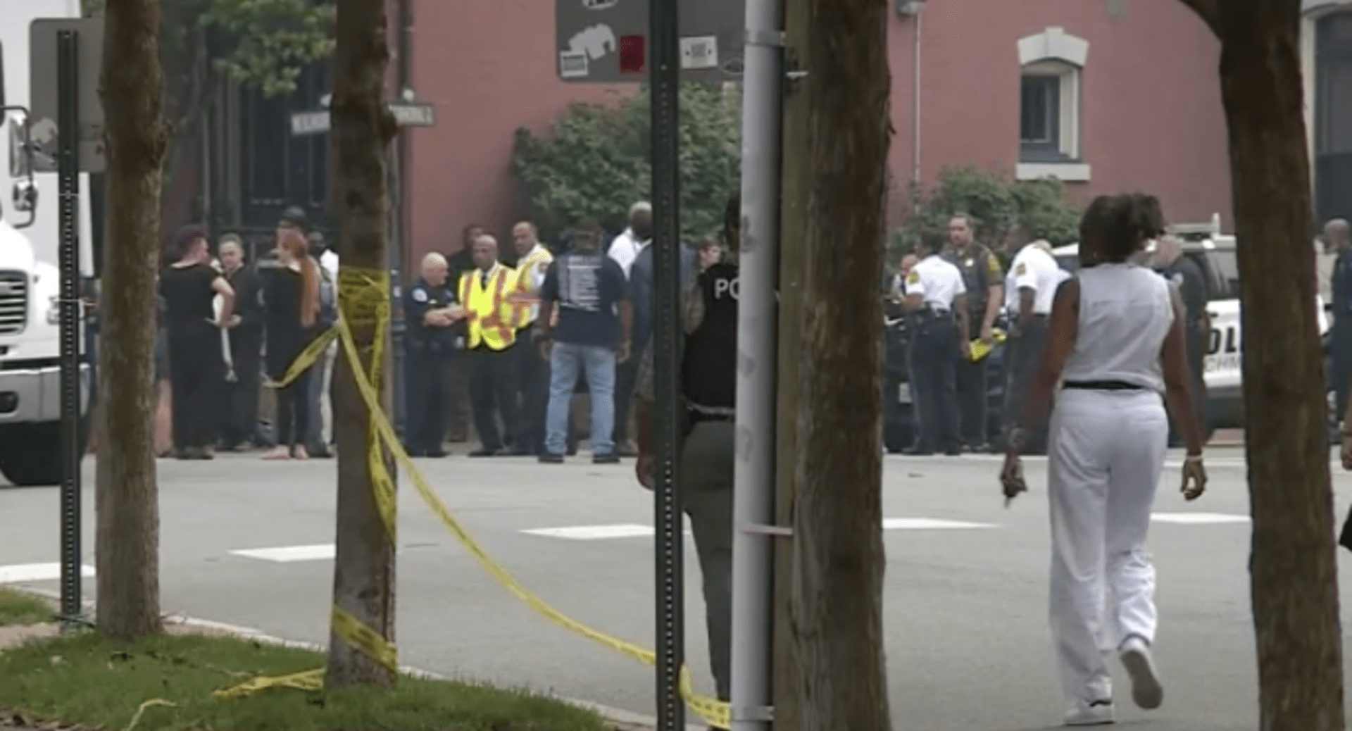 Dva lidé zemřeli a pět utrpělo zranění při střelbě v americkém Richmondu.