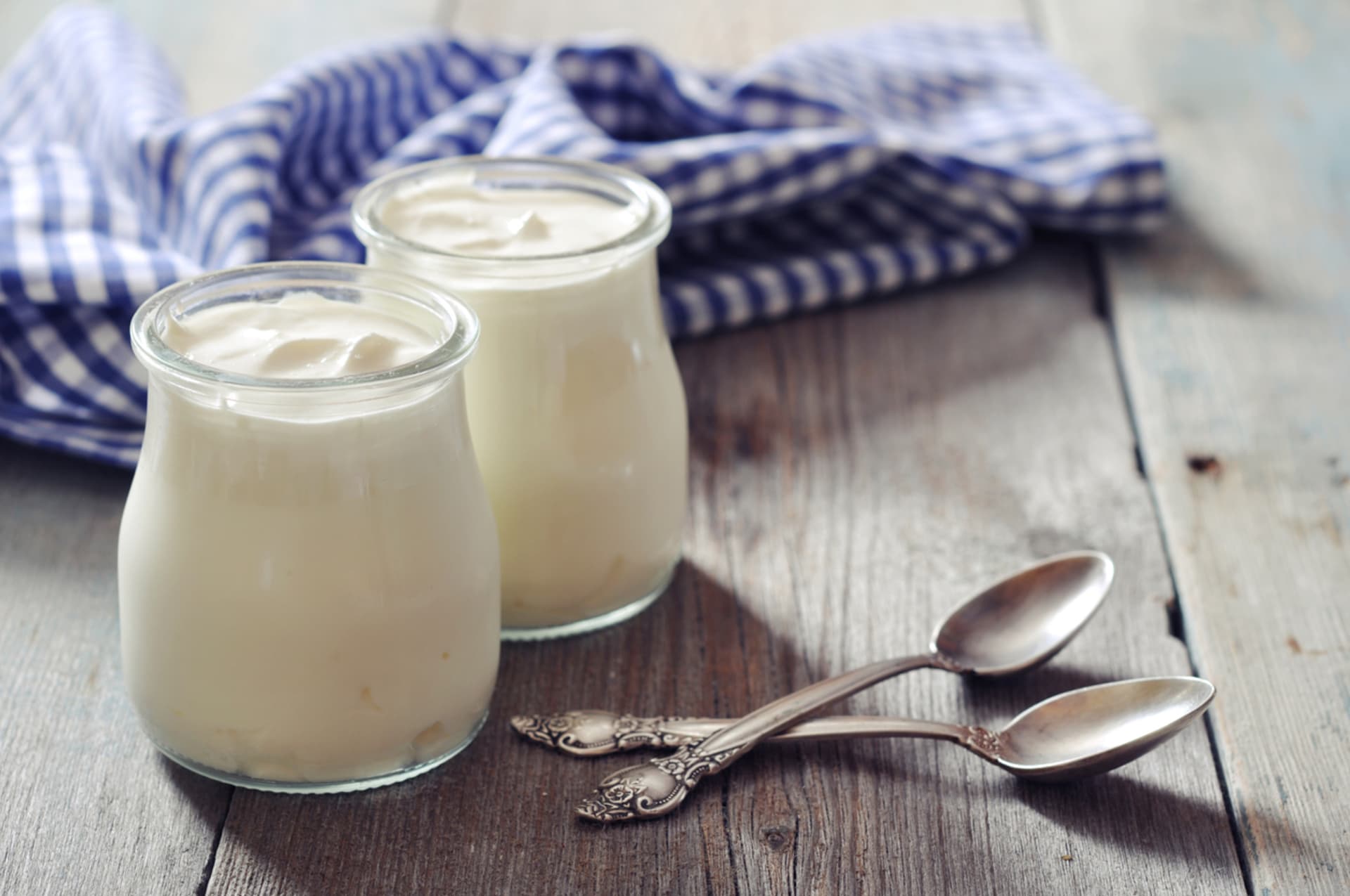 Bílý jogurt napomáhá ke zdraví