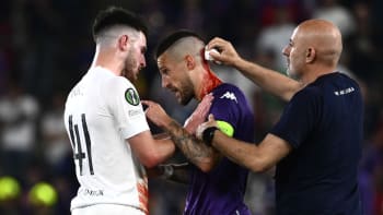 ON-LINE: Vřava v Edenu. Fanoušci West Hamu krvavě zranili hráče Fiorentiny