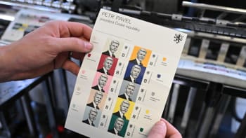 Poštovní známky s portrétem Petra Pavla jsou v prodeji. Koupit je lze po deseti za 230 korun