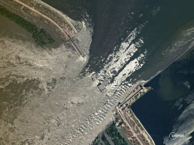 Pohled na zničenou Kachovskou přehradu