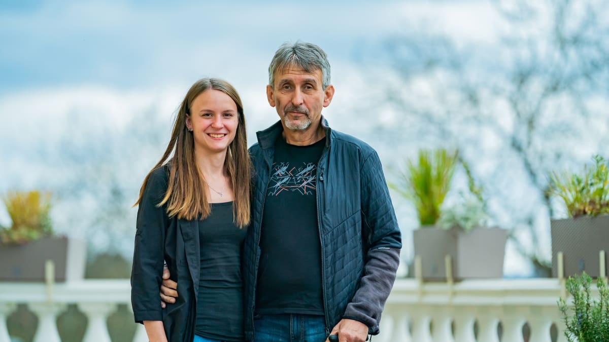 Pan Zdeněk se svou dcerou, která je mu obrovskou oporou v nelehké životní situaci. 