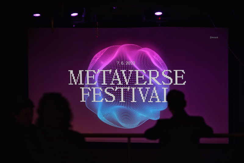 Metaverse Festival se konal v multikulturním podniku Le Royal v Praze.