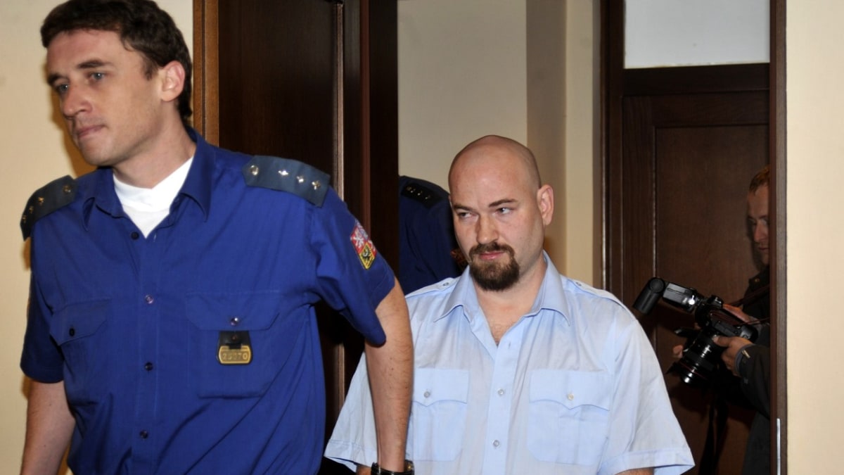 Krajský soud v Hradci Králové poslal Michala Semanskéhona doživotí do vězení.