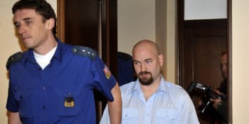 Nelítostný vrah seniorů z Rychnovska: Oběť hodil do studny, další nechal udusit v šatníku