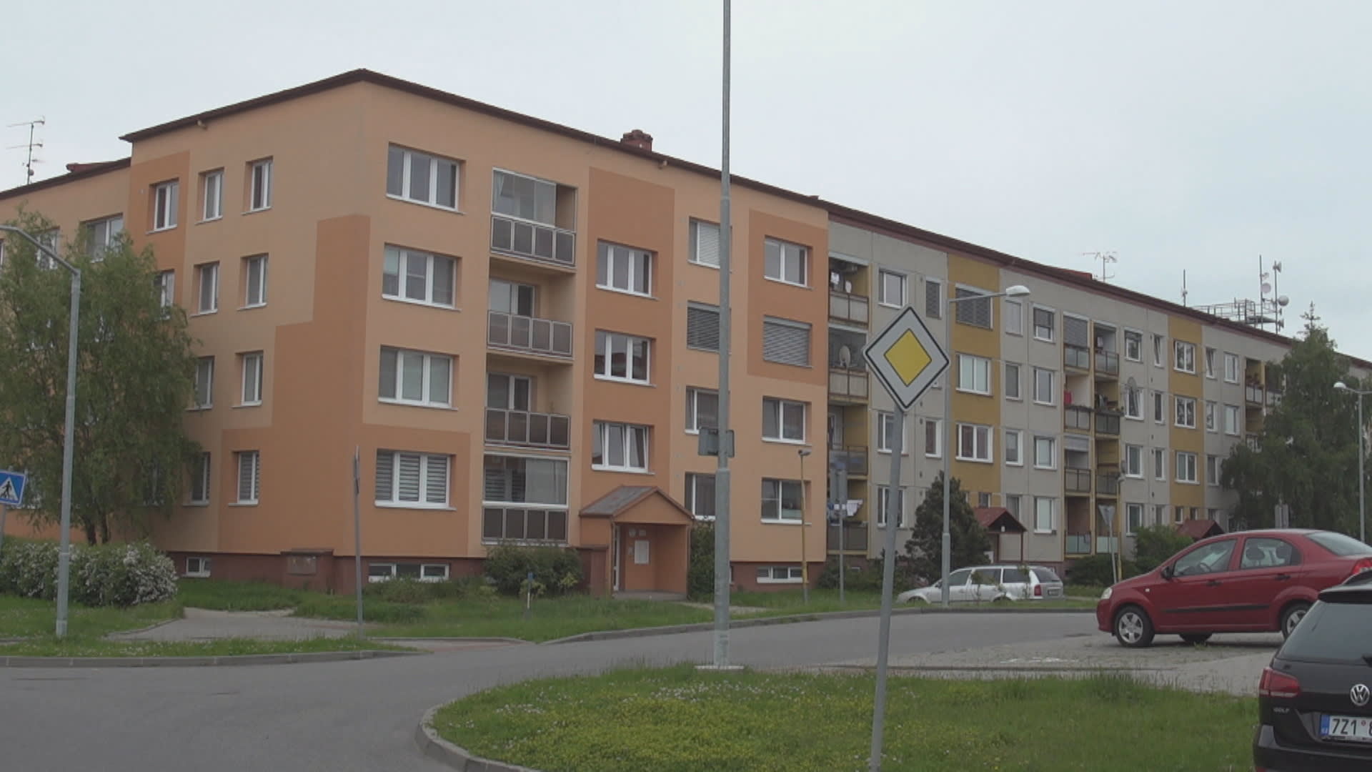 Byty jsou v některých regionech Česka dražší než domy.