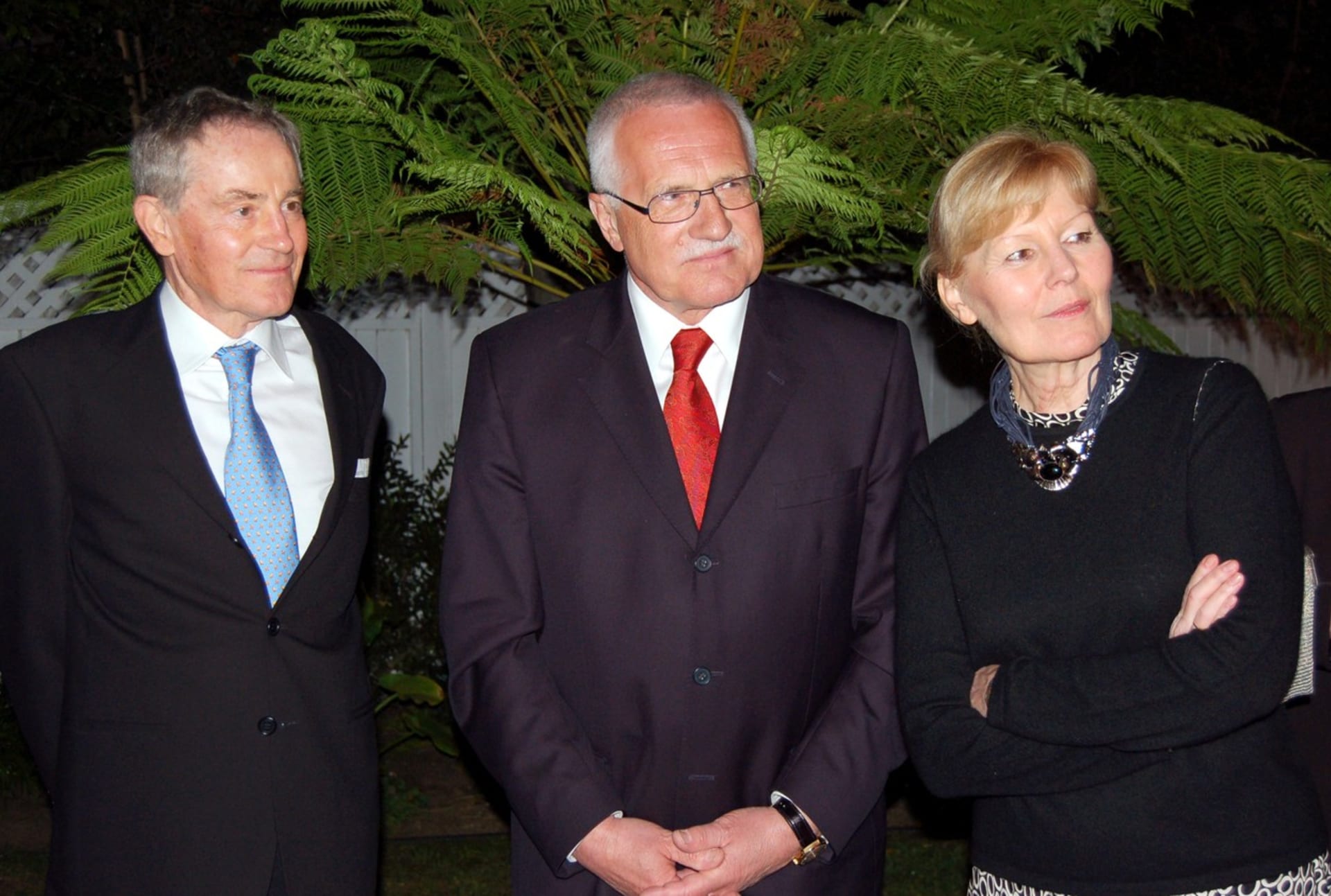 Karla Chadimová s manželem Janem Třískou a bývalým prezidentem Václavem Klausem