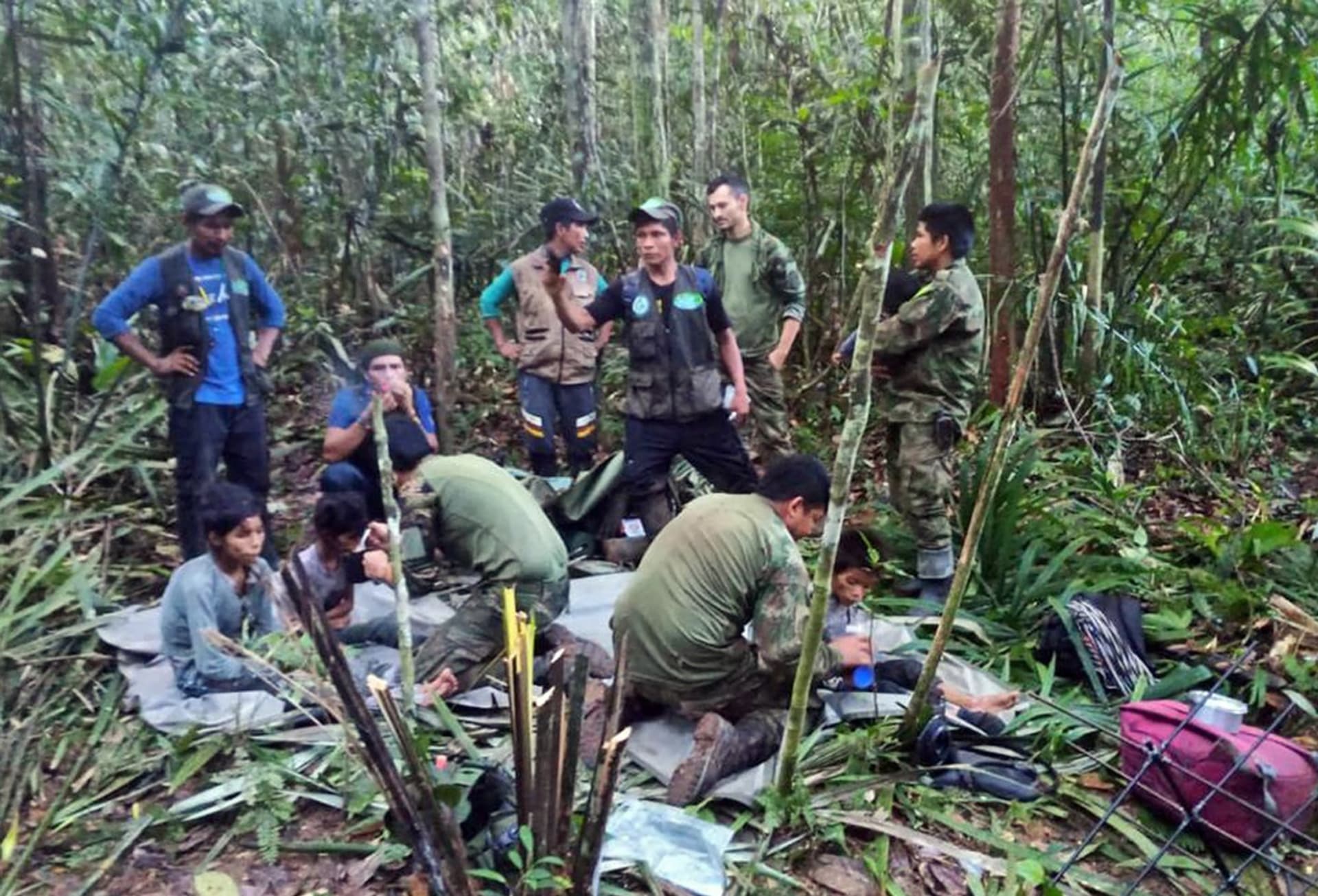 V Kolumbii se po 40 dnech našly čtyři děti, které se po pádu malého letadla ztratily v amazonské džungli.
